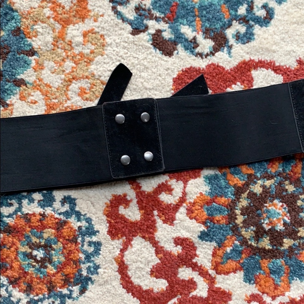 Black Front Knot Snap Closure Belt - Picture 3 of 4